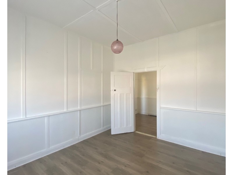 2/18 Myrtle Street, Coniston NSW 2500