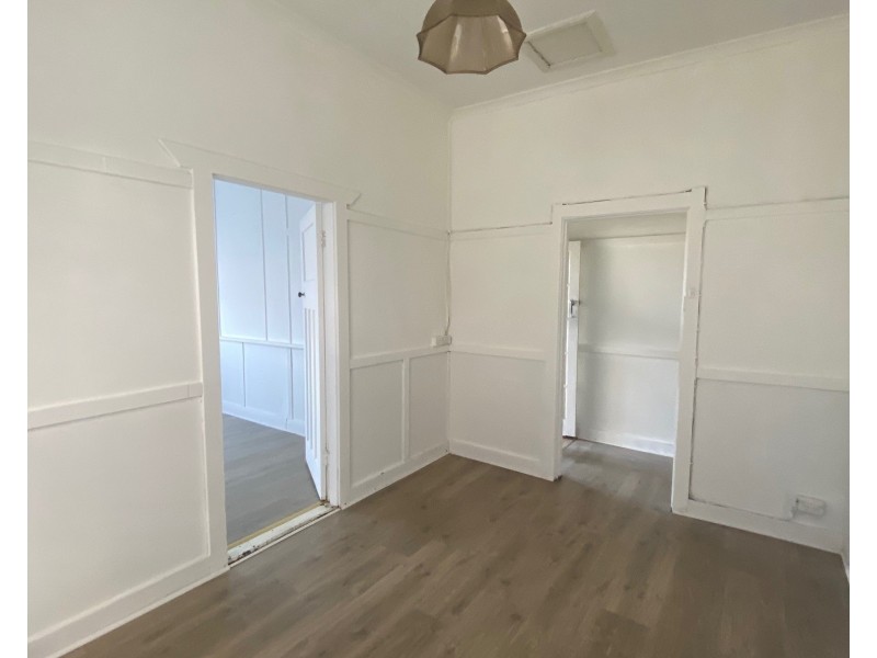 2/18 Myrtle Street, Coniston NSW 2500