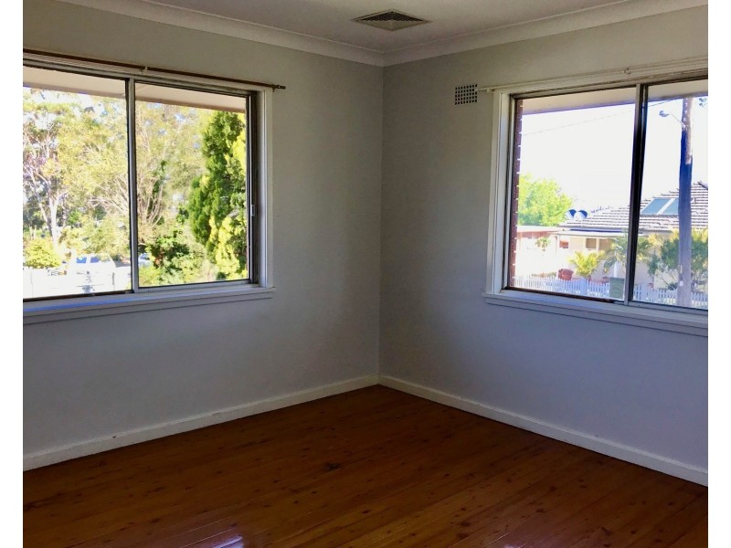 1/10 Pine Crescent, Coniston NSW 2500