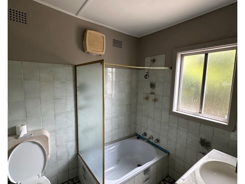 138 Lake Avenue, Cringila NSW 2502