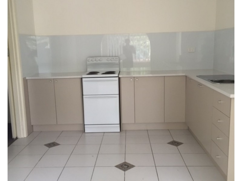 2/112 Blackman Parade, Unanderra NSW 2526