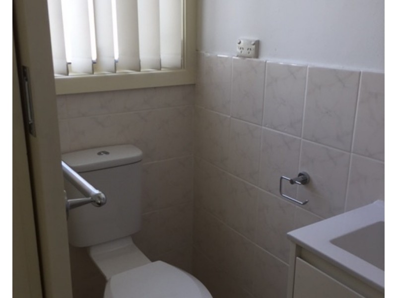 2/112 Blackman Parade, Unanderra NSW 2526