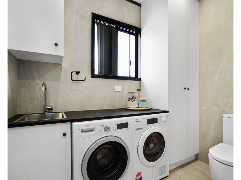 36 Albert Street, Unanderra NSW 2526