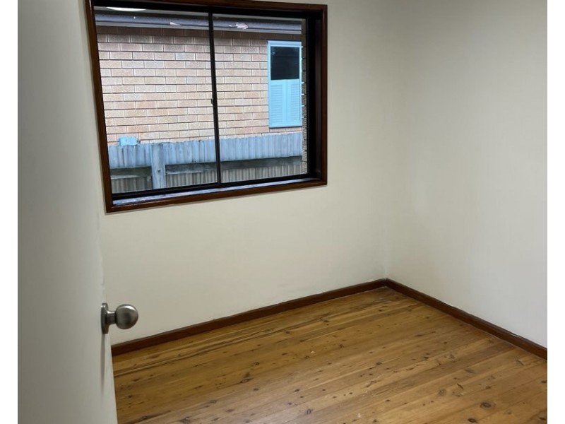 4 Poulter Street, West Wollongong NSW 2500