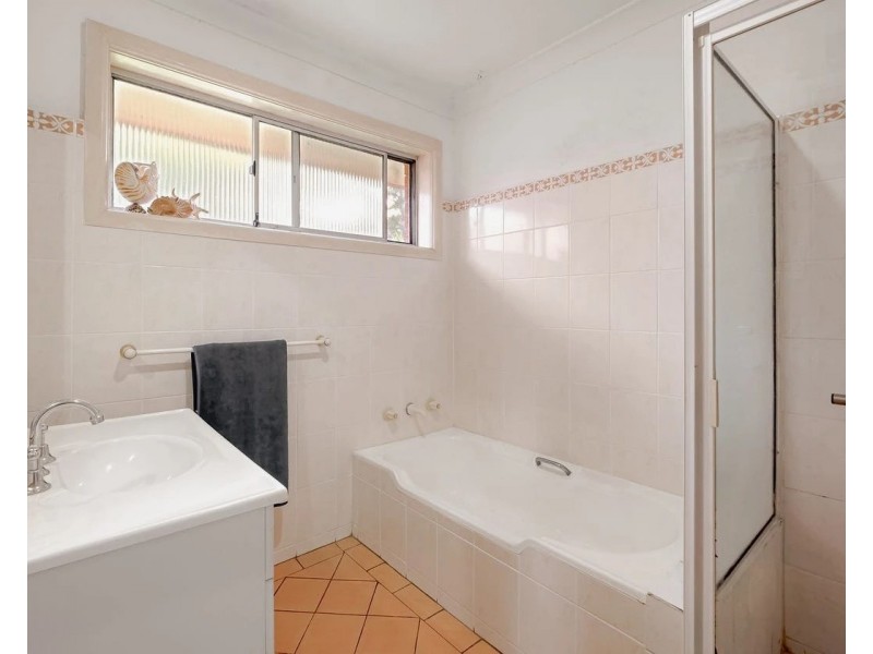 18 Gorrell Crescent, Mangerton NSW 2500