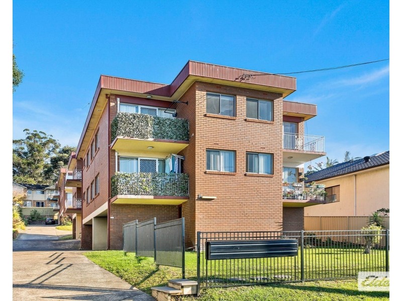 3/8 Myrtle Street, Coniston NSW 2500