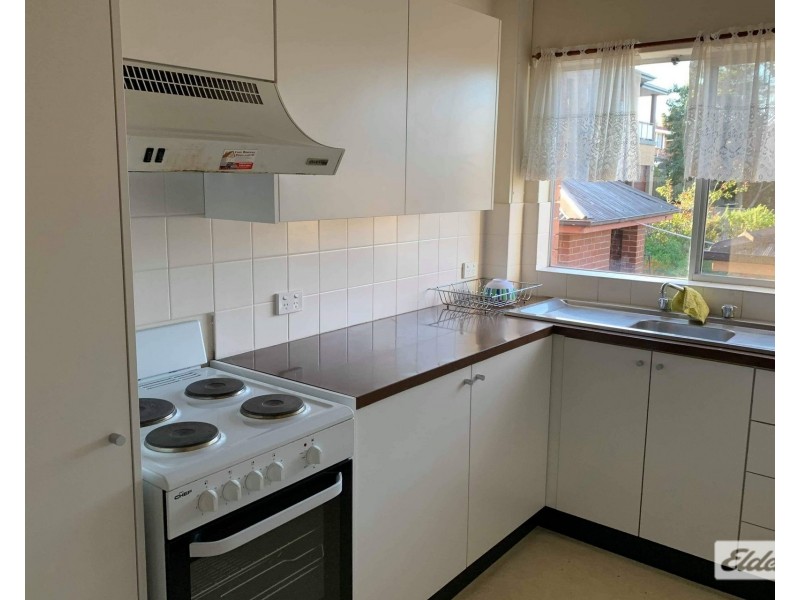 3/8 Myrtle Street, Coniston NSW 2500