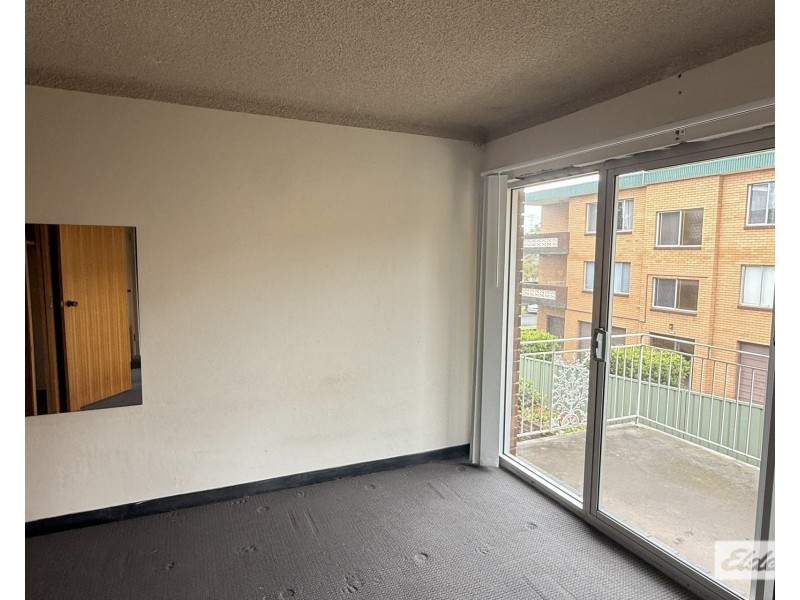 3/8 Myrtle Street, Coniston NSW 2500