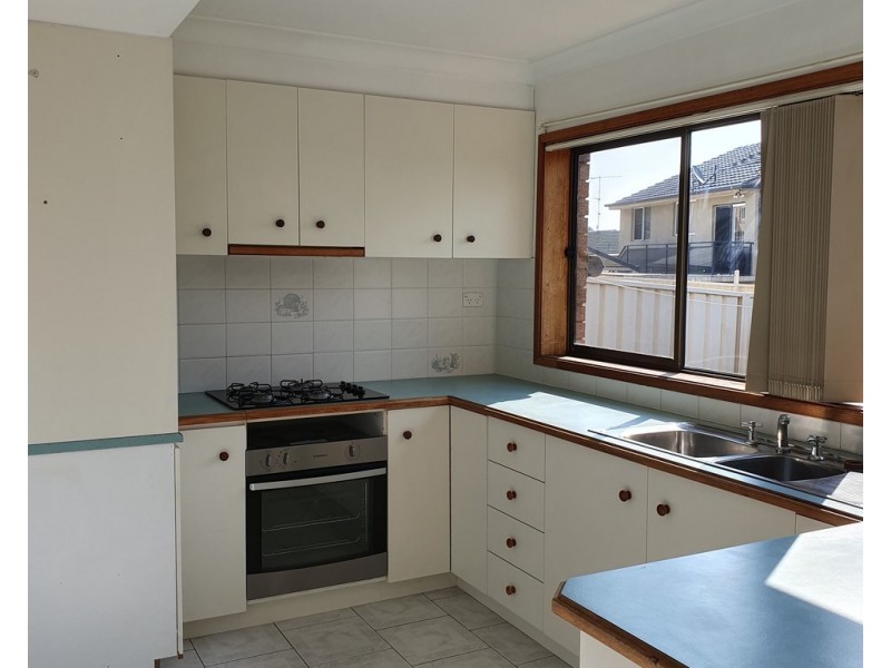 4 Goolagong Circuit, Mount Warrigal NSW 2528