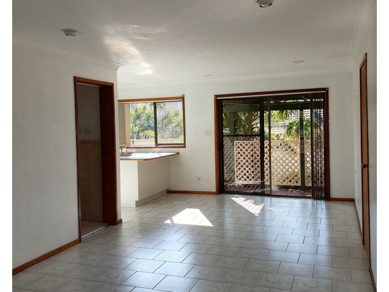 4 Goolagong Circuit, Mount Warrigal NSW 2528