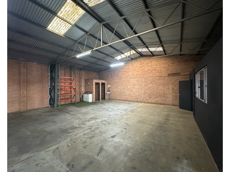 8/28 Glastonbury Avenue, Unanderra NSW 2526