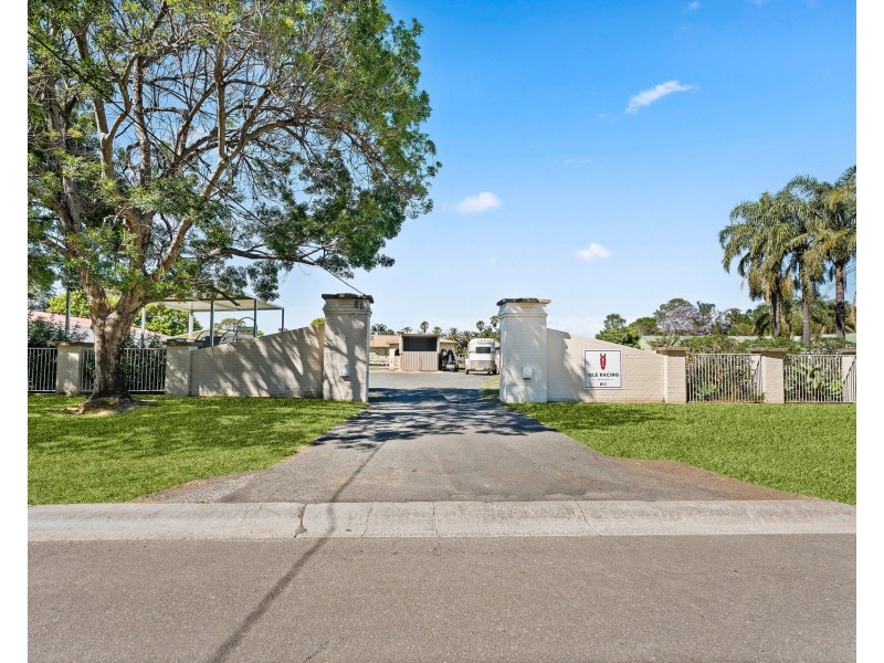 1a Kingston Town Drive, Kembla Grange NSW 2526