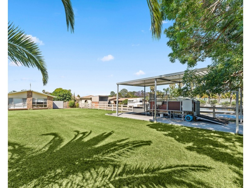 1a Kingston Town Drive, Kembla Grange NSW 2526