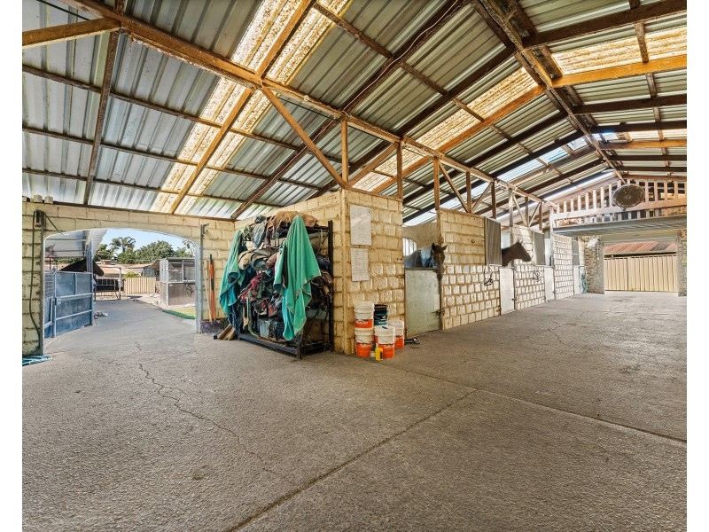 1a Kingston Town Drive, Kembla Grange NSW 2526