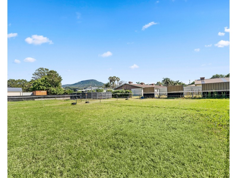 1a Kingston Town Drive, Kembla Grange NSW 2526