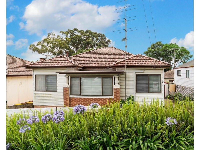 18 Urunga Parade, West Wollongong NSW 2500