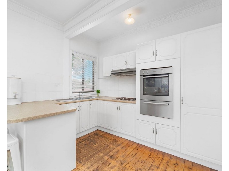 18 Urunga Parade, West Wollongong NSW 2500