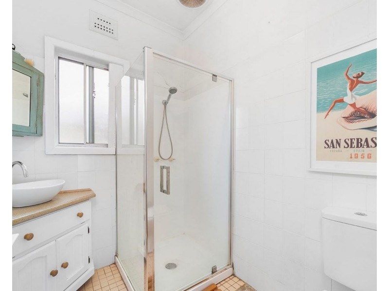 18 Urunga Parade, West Wollongong NSW 2500