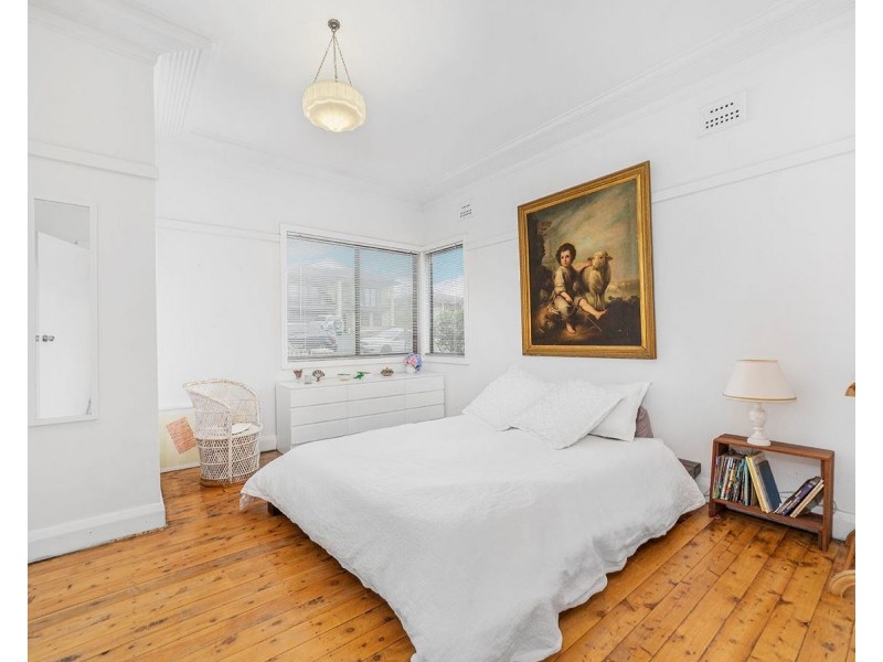 18 Urunga Parade, West Wollongong NSW 2500