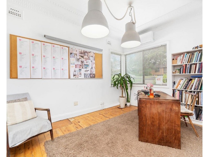 18 Urunga Parade, West Wollongong NSW 2500