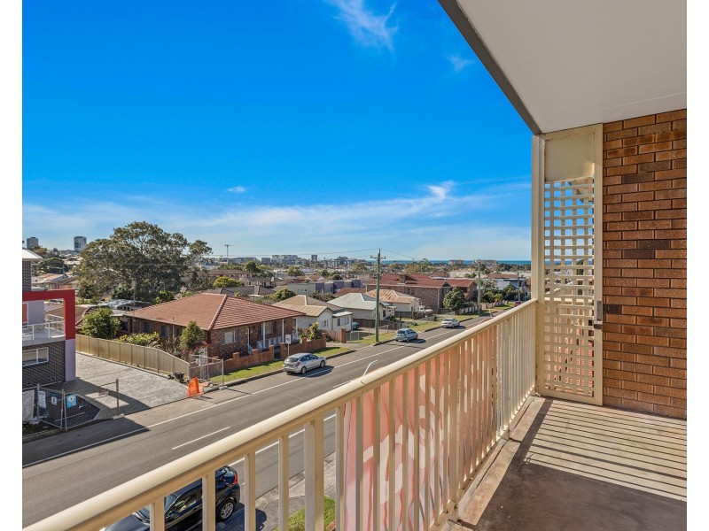 4/27 Heaslip Street, Coniston NSW 2500