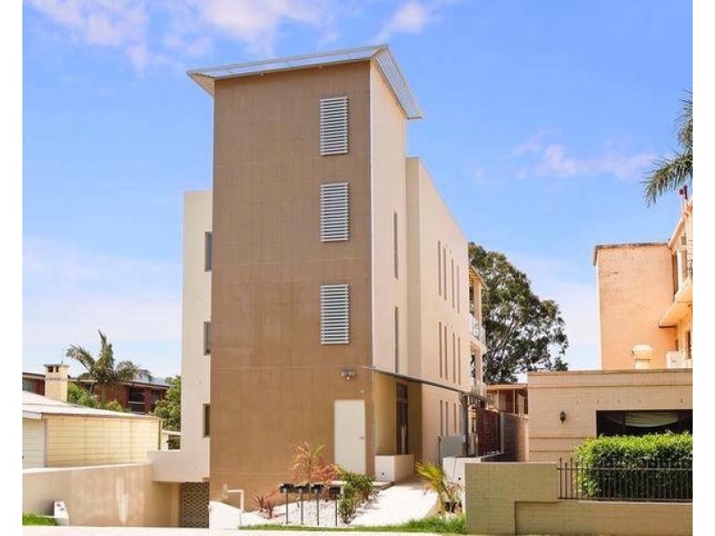 2/32 Bourke Street, North Wollongong NSW 2500