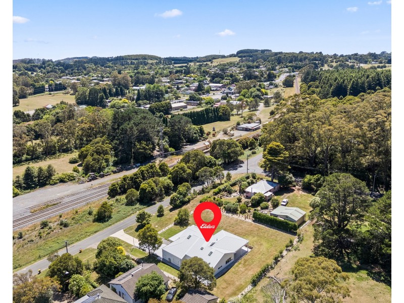 57 South Street, Robertson NSW 2577