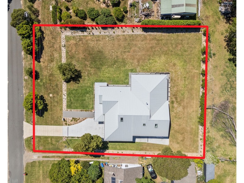 57 South Street, Robertson NSW 2577