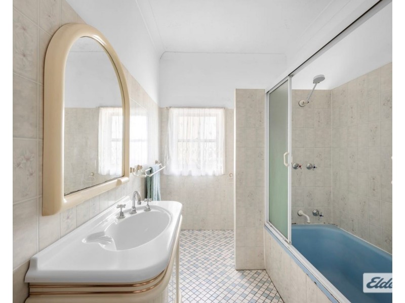 45 Northcliffe Drive, Lake Heights NSW 2502