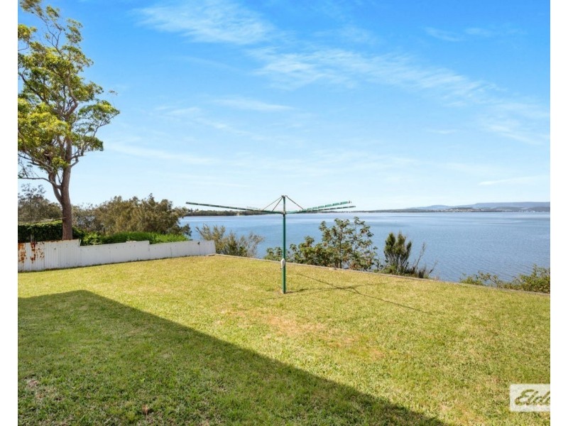 45 Northcliffe Drive, Lake Heights NSW 2502