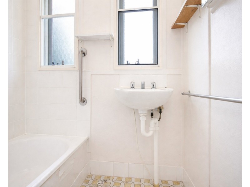 19 Moran Parade, Mount Saint Thomas NSW 2500