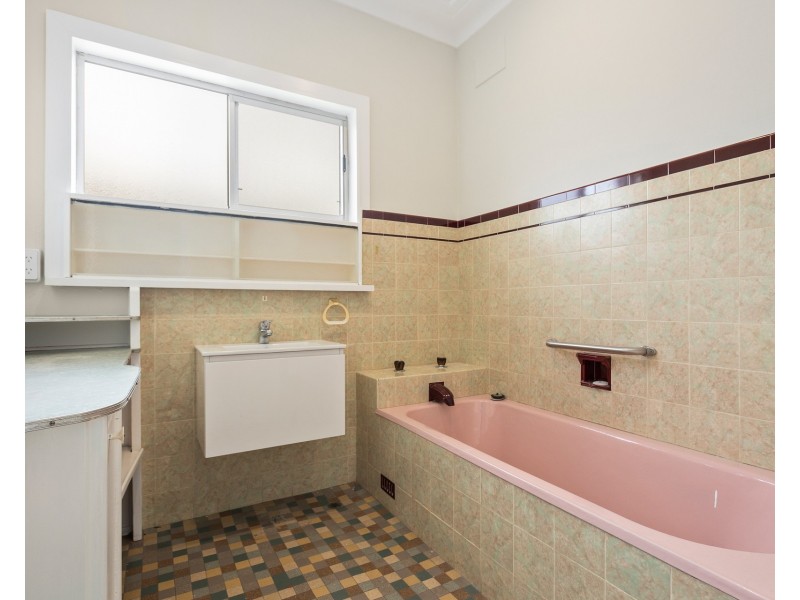 17 Bukari Street, West Wollongong NSW 2500