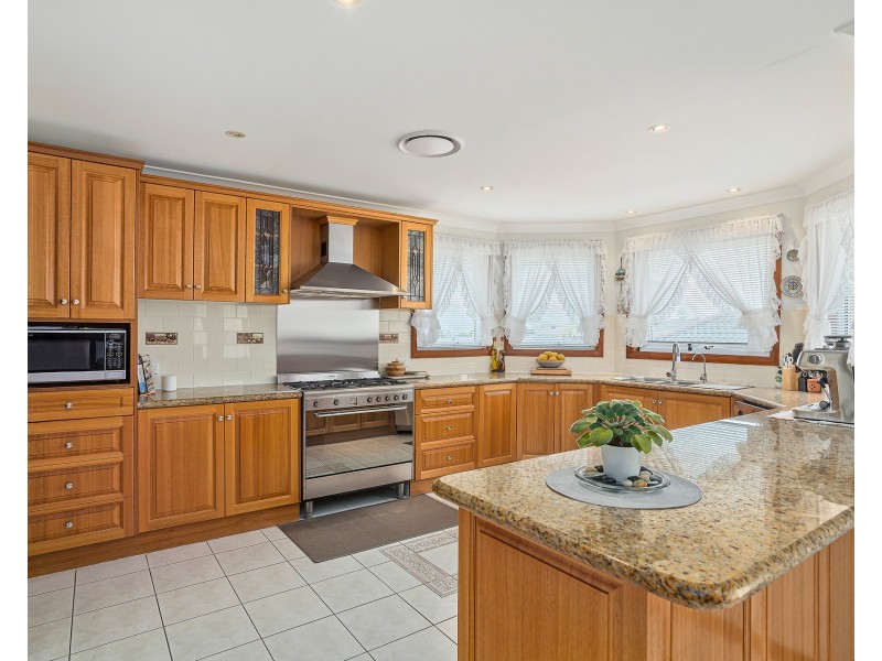 24 Fields Drive, Albion Park NSW 2527