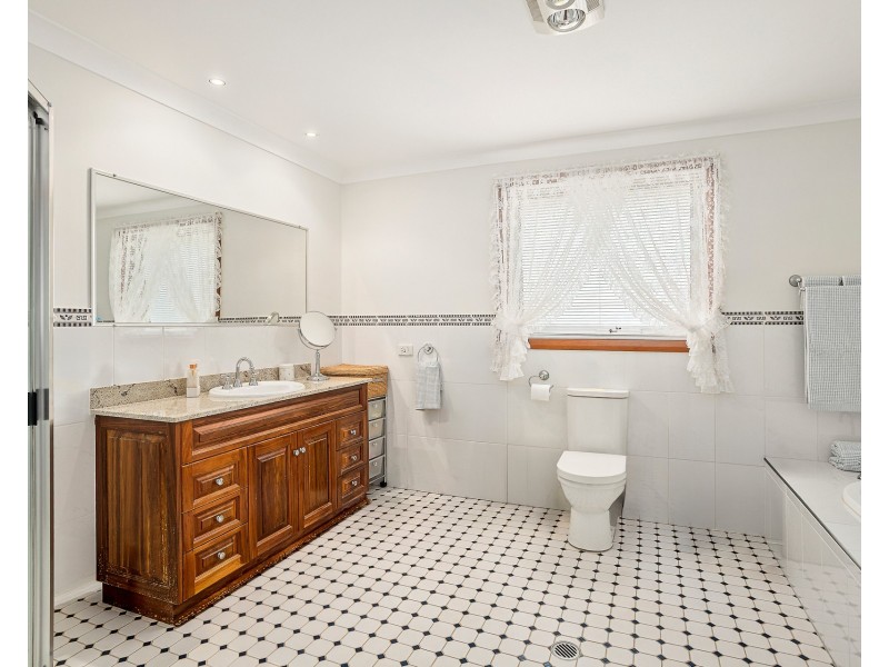 24 Fields Drive, Albion Park NSW 2527