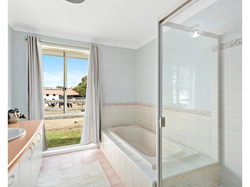 2 Kingston Town Drive, Kembla Grange NSW 2526