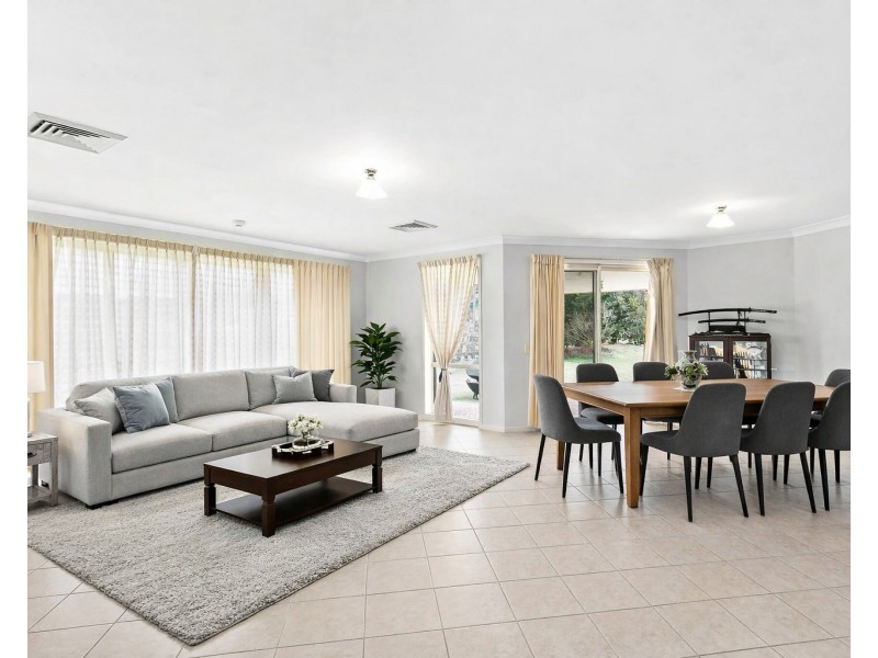 2 Kingston Town Drive, Kembla Grange NSW 2526