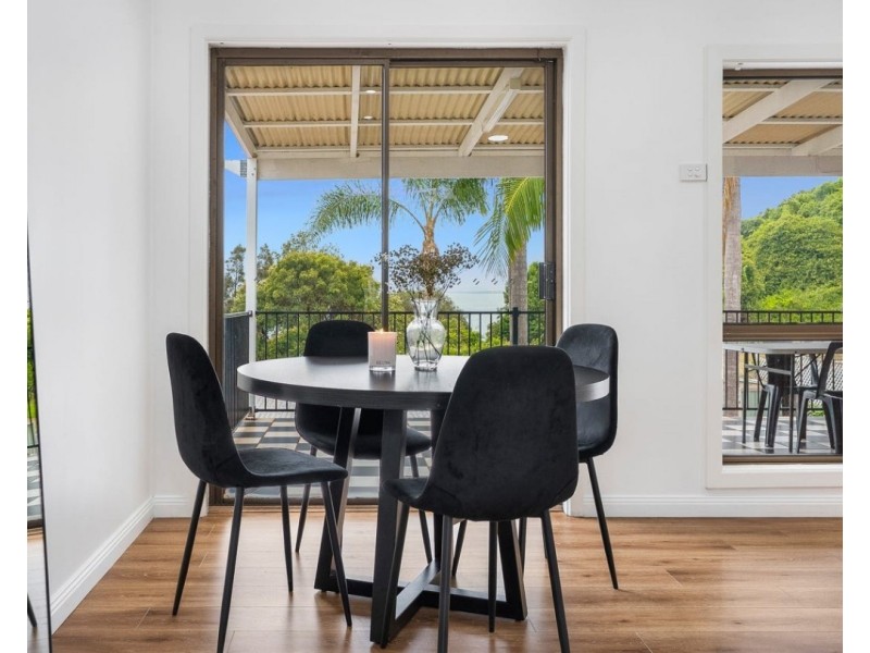 139 Northcliffe Drive, Lake Heights NSW 2502