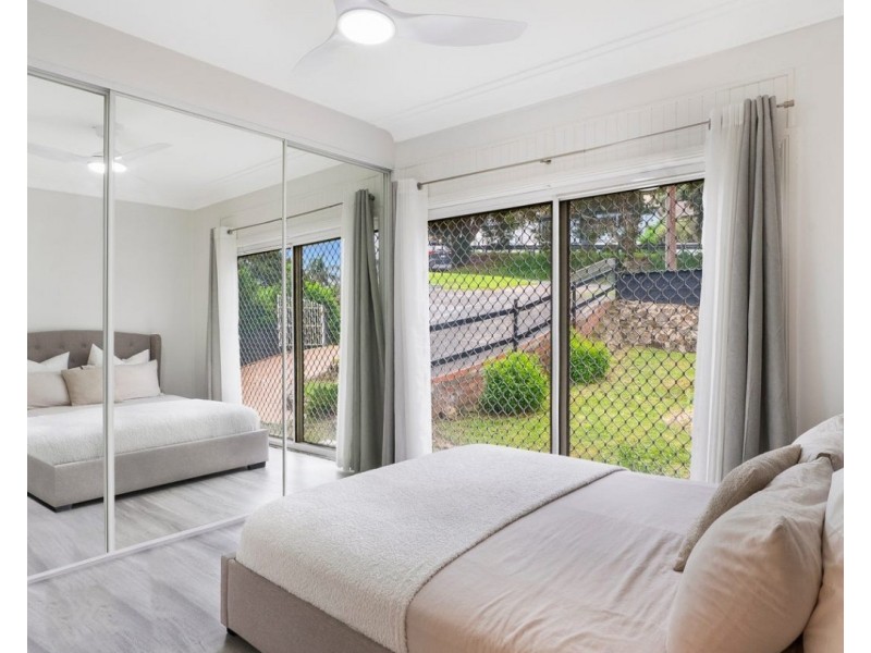 139 Northcliffe Drive, Lake Heights NSW 2502