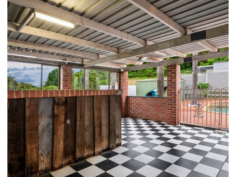 139 Northcliffe Drive, Lake Heights NSW 2502