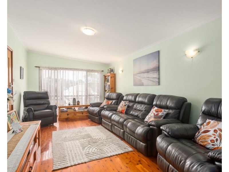 9 Deakin Street, Oak Flats NSW 2529
