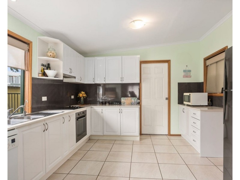 9 Deakin Street, Oak Flats NSW 2529