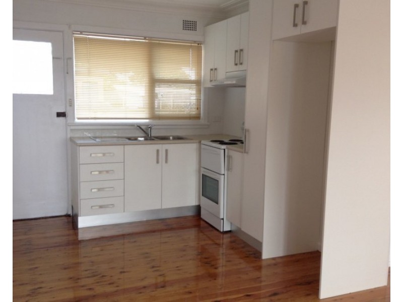 4/28 Hoskins Avenue, Warrawong NSW 2502