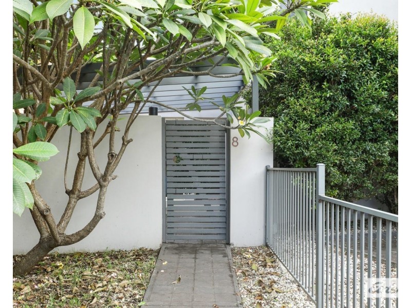 8/16-18 Strathearn Avenue, Coniston NSW 2500