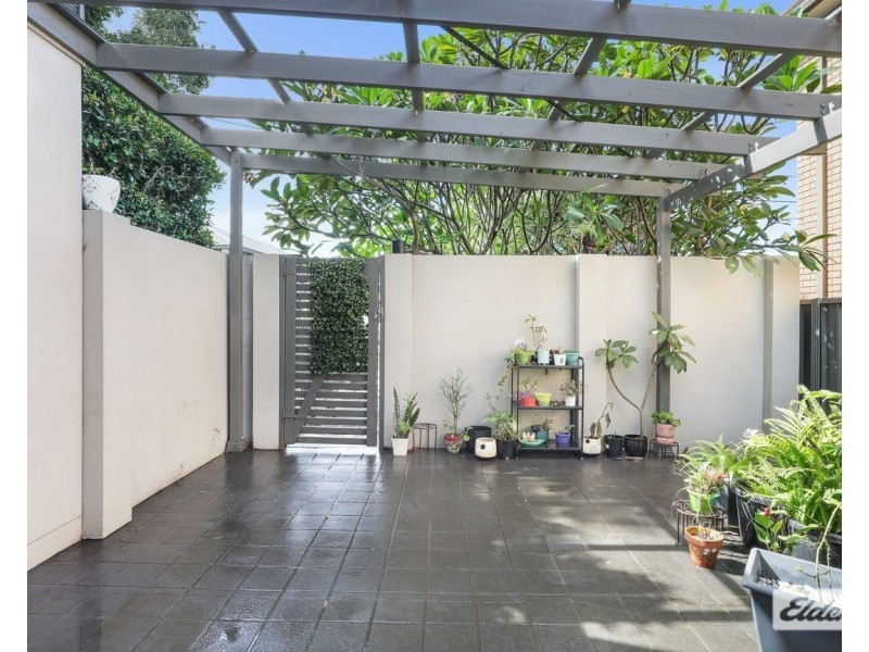 8/16-18 Strathearn Avenue, Coniston NSW 2500