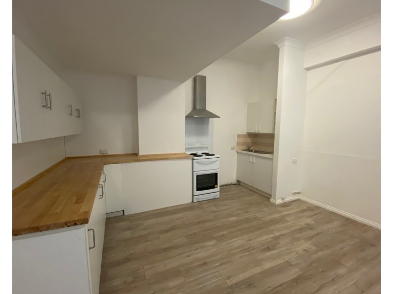 1/4 Yellagong Street, West Wollongong NSW 2500