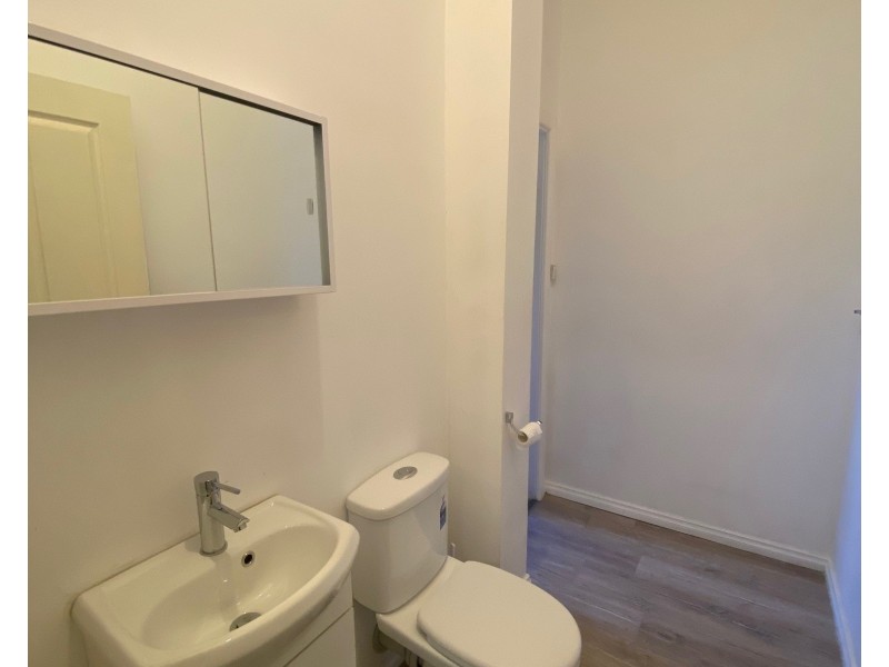 1/4 Yellagong Street, West Wollongong NSW 2500
