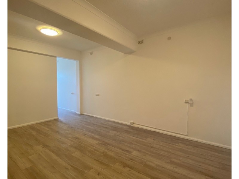 1/4 Yellagong Street, West Wollongong NSW 2500