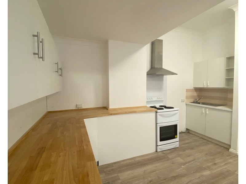 1/4 Yellagong Street, West Wollongong NSW 2500