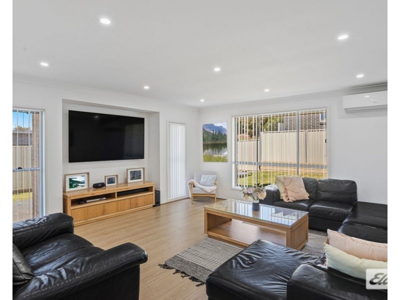 165 Shearwater Drive, Lake Heights NSW 2502