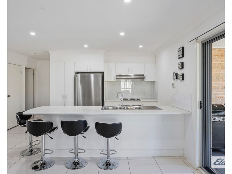 165 Shearwater Drive, Lake Heights NSW 2502